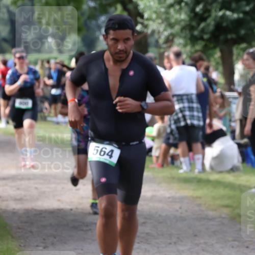 31.08.2025 - Elbe Triathlon Hamburg Luisa Fischer http://msf.ph/oto/8670875 31.08.2025 11:54:11 Laufen 564 meine-sportfotos.de