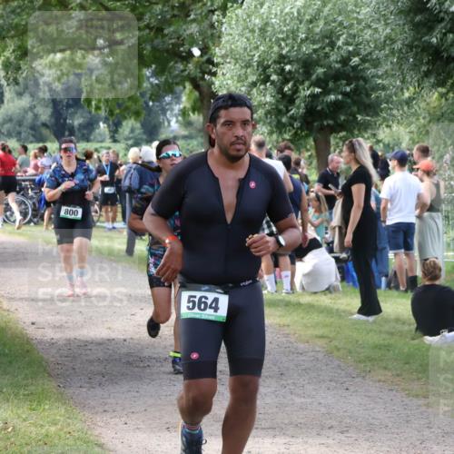 31.08.2025 - Elbe Triathlon Hamburg Luisa Fischer http://msf.ph/oto/8670880 31.08.2025 11:54:12 Laufen 800, 564 meine-sportfotos.de