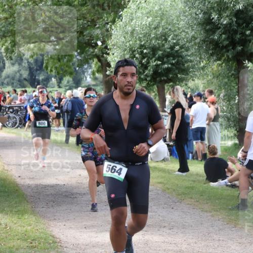 31.08.2025 - Elbe Triathlon Hamburg Luisa Fischer http://msf.ph/oto/8670883 31.08.2025 11:54:12 Laufen 800, 564 meine-sportfotos.de