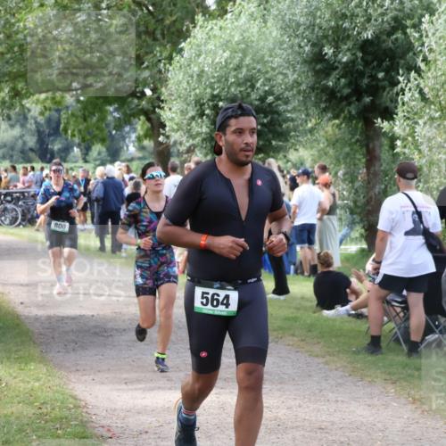 31.08.2025 - Elbe Triathlon Hamburg Luisa Fischer http://msf.ph/oto/8670885 31.08.2025 11:54:12 Laufen 800, 564 meine-sportfotos.de