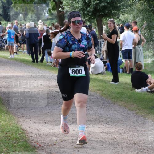 31.08.2025 - Elbe Triathlon Hamburg Luisa Fischer http://msf.ph/oto/8670909 31.08.2025 11:54:17 Laufen 800 meine-sportfotos.de