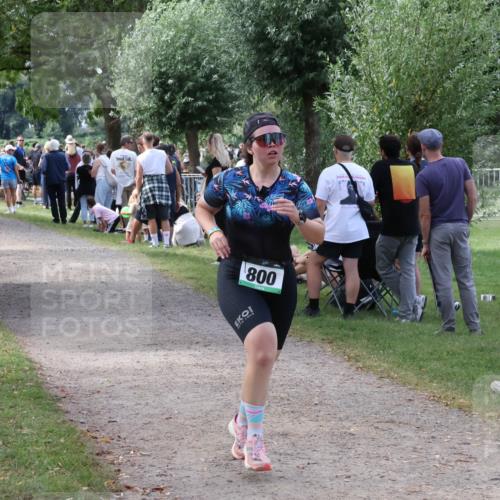 31.08.2025 - Elbe Triathlon Hamburg Luisa Fischer http://msf.ph/oto/8670917 31.08.2025 11:54:18 Laufen 800 meine-sportfotos.de