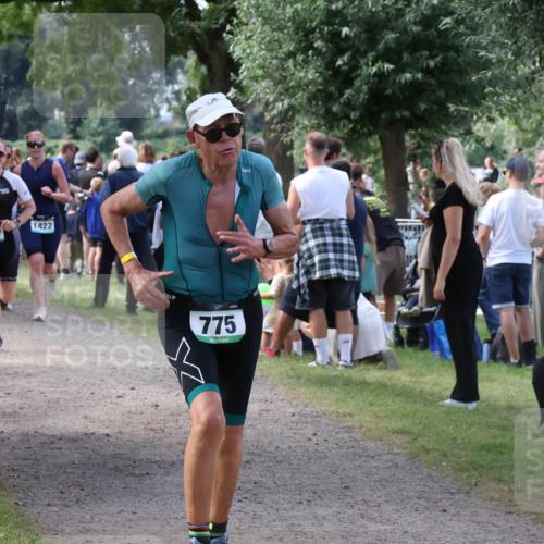 31.08.2025 - Elbe Triathlon Hamburg Luisa Fischer http://msf.ph/oto/8670934 31.08.2025 11:54:29 Laufen 999, 4, 70, 1367, 1422, 775 meine-sportfotos.de