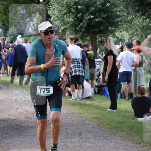 31.08.2025 - Elbe Triathlon Hamburg Luisa Fischer http://msf.ph/oto/8670939 31.08.2025 11:54:29 Laufen 419, 1367, 775 meine-sportfotos.de