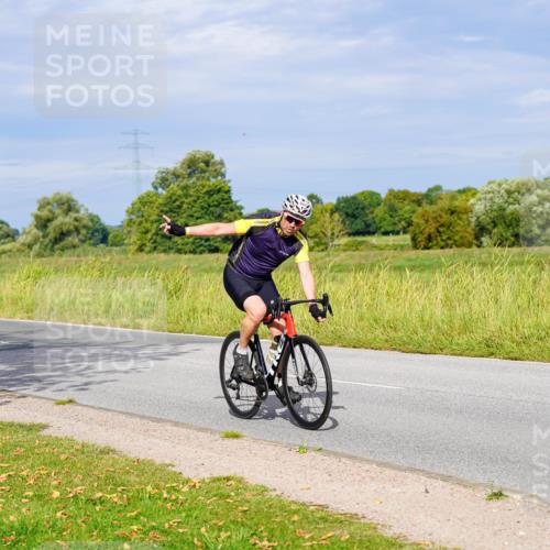 31.08.2025 - Elbe Triathlon Hamburg Michael Burmester http://msf.ph/oto/8670952 31.08.2025 10:01:33 Radfahren 431, 531, 666 meine-sportfotos.de