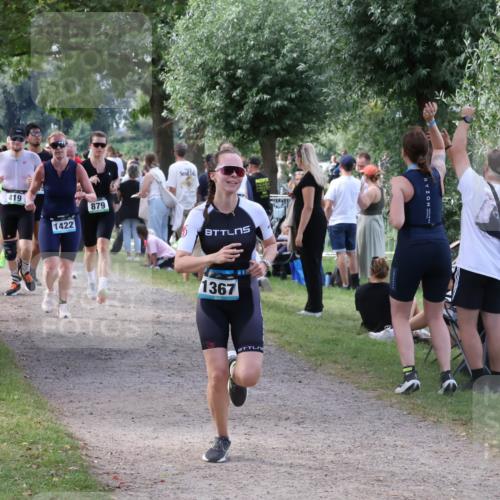 31.08.2025 - Elbe Triathlon Hamburg Luisa Fischer http://msf.ph/oto/8670961 31.08.2025 11:54:33 Laufen 419, 1422, 879, 1367 meine-sportfotos.de