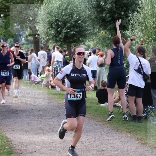 31.08.2025 - Elbe Triathlon Hamburg Luisa Fischer http://msf.ph/oto/8670964 31.08.2025 11:54:33 Laufen 419, 1422, 879, 1367 meine-sportfotos.de
