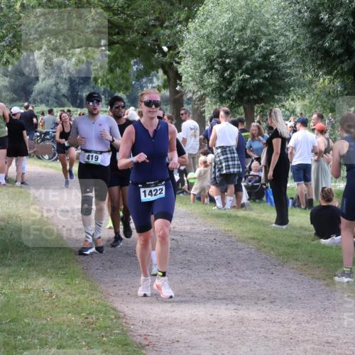 31.08.2025 - Elbe Triathlon Hamburg Luisa Fischer http://msf.ph/oto/8670973 31.08.2025 11:54:36 Laufen 419, 1422 meine-sportfotos.de
