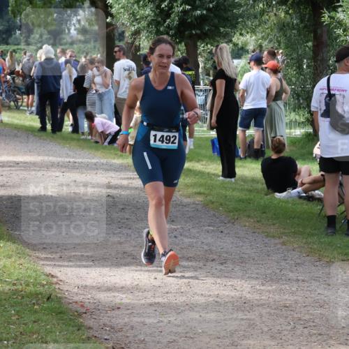 31.08.2025 - Elbe Triathlon Hamburg Luisa Fischer http://msf.ph/oto/8671010 31.08.2025 11:54:52 Laufen 1609, 1492 meine-sportfotos.de