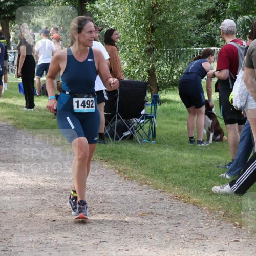31.08.2025 - Elbe Triathlon Hamburg Luisa Fischer http://msf.ph/oto/8671021 31.08.2025 11:54:53 Laufen 320, 1492 meine-sportfotos.de