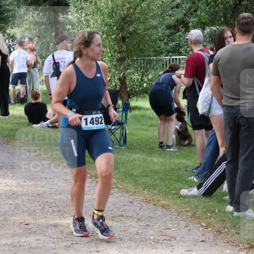 31.08.2025 - Elbe Triathlon Hamburg Luisa Fischer http://msf.ph/oto/8671023 31.08.2025 11:54:53 Laufen 1492 meine-sportfotos.de