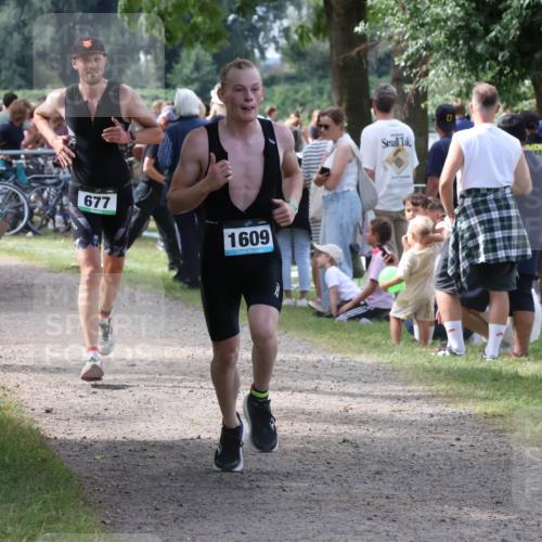 31.08.2025 - Elbe Triathlon Hamburg Luisa Fischer http://msf.ph/oto/8671035 31.08.2025 11:54:56 Laufen 677, 1609 meine-sportfotos.de