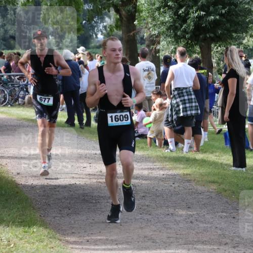 31.08.2025 - Elbe Triathlon Hamburg Luisa Fischer http://msf.ph/oto/8671040 31.08.2025 11:54:56 Laufen 677, 1609 meine-sportfotos.de