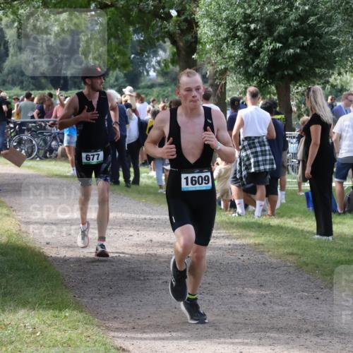 31.08.2025 - Elbe Triathlon Hamburg Luisa Fischer http://msf.ph/oto/8671042 31.08.2025 11:54:57 Laufen 677, 1609 meine-sportfotos.de