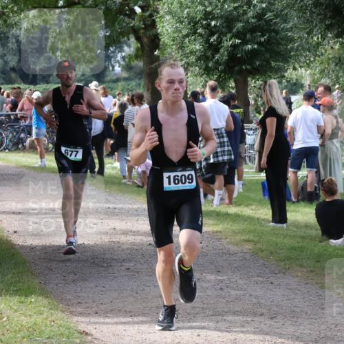 31.08.2025 - Elbe Triathlon Hamburg Luisa Fischer http://msf.ph/oto/8671045 31.08.2025 11:54:57 Laufen 677, 1609 meine-sportfotos.de