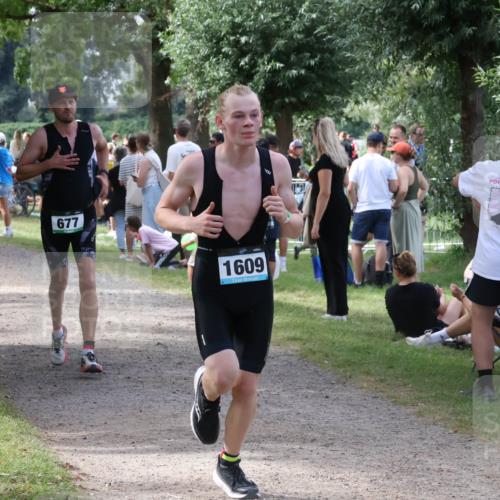 31.08.2025 - Elbe Triathlon Hamburg Luisa Fischer http://msf.ph/oto/8671047 31.08.2025 11:54:57 Laufen 677, 1609 meine-sportfotos.de
