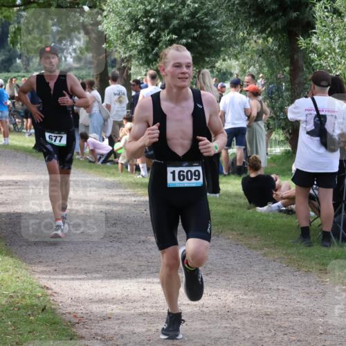 31.08.2025 - Elbe Triathlon Hamburg Luisa Fischer http://msf.ph/oto/8671050 31.08.2025 11:54:58 Laufen 677, 1609 meine-sportfotos.de