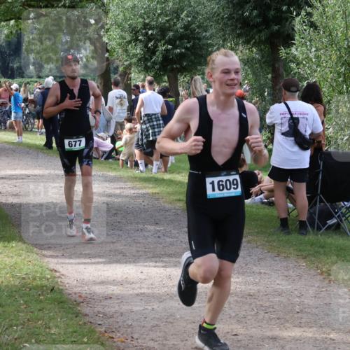 31.08.2025 - Elbe Triathlon Hamburg Luisa Fischer http://msf.ph/oto/8671052 31.08.2025 11:54:58 Laufen 677, 1609 meine-sportfotos.de