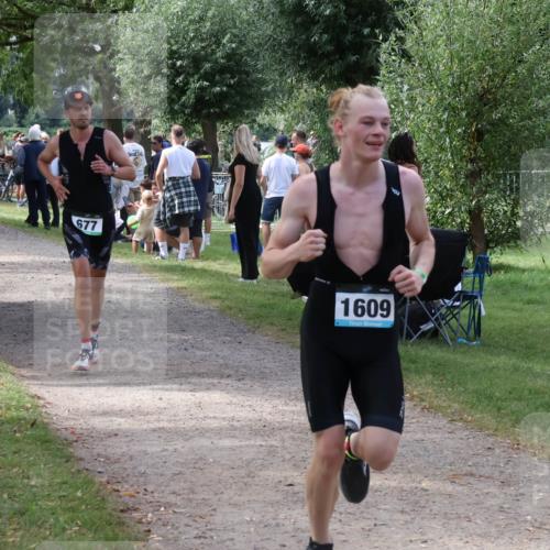 31.08.2025 - Elbe Triathlon Hamburg Luisa Fischer http://msf.ph/oto/8671057 31.08.2025 11:54:58 Laufen 677, 1609 meine-sportfotos.de