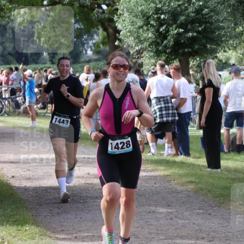31.08.2025 - Elbe Triathlon Hamburg Luisa Fischer http://msf.ph/oto/8671112 31.08.2025 11:55:12 Laufen 404, 1443, 1428 meine-sportfotos.de