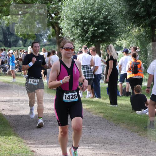31.08.2025 - Elbe Triathlon Hamburg Luisa Fischer http://msf.ph/oto/8671116 31.08.2025 11:55:12 Laufen 404, 1443, 1428 meine-sportfotos.de