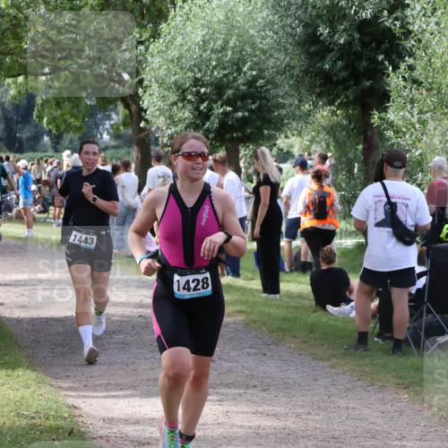 31.08.2025 - Elbe Triathlon Hamburg Luisa Fischer http://msf.ph/oto/8671119 31.08.2025 11:55:13 Laufen 404, 1443, 1428 meine-sportfotos.de