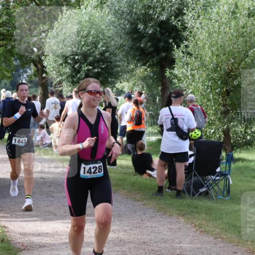 31.08.2025 - Elbe Triathlon Hamburg Luisa Fischer http://msf.ph/oto/8671122 31.08.2025 11:55:13 Laufen 404, 1443, 1428 meine-sportfotos.de