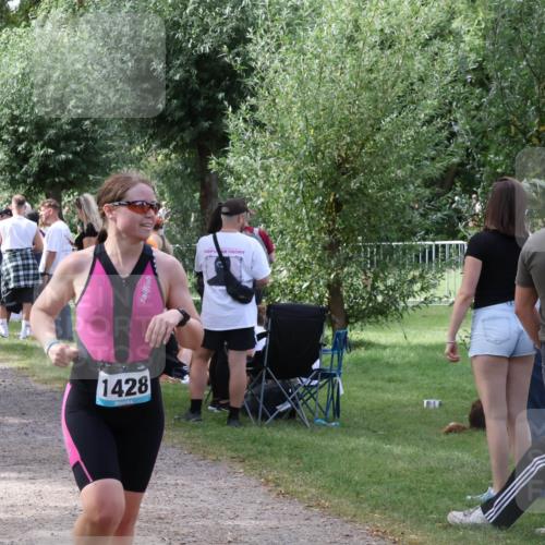 31.08.2025 - Elbe Triathlon Hamburg Luisa Fischer http://msf.ph/oto/8671124 31.08.2025 11:55:13 Laufen 1443, 1428 meine-sportfotos.de