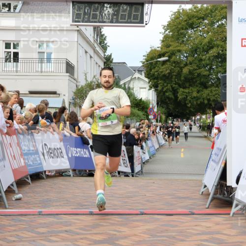 31.08.2025 - 21. Blankeneser Heldenlauf Strokosch-Dieckow http://msf.ph/oto/8671155 31.08.2025 10:53:25 Ziel 3356, 3371, 3272 meine-sportfotos.de