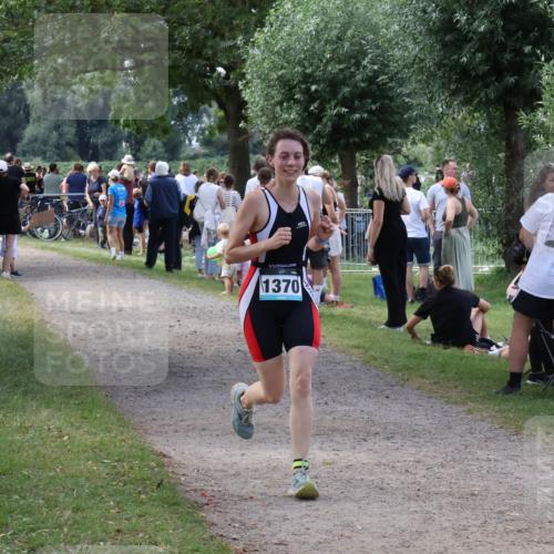 31.08.2025 - Elbe Triathlon Hamburg Luisa Fischer http://msf.ph/oto/8671238 31.08.2025 11:56:01 Laufen 1370 meine-sportfotos.de