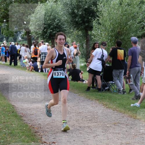 31.08.2025 - Elbe Triathlon Hamburg Luisa Fischer http://msf.ph/oto/8671243 31.08.2025 11:56:01 Laufen 1370 meine-sportfotos.de