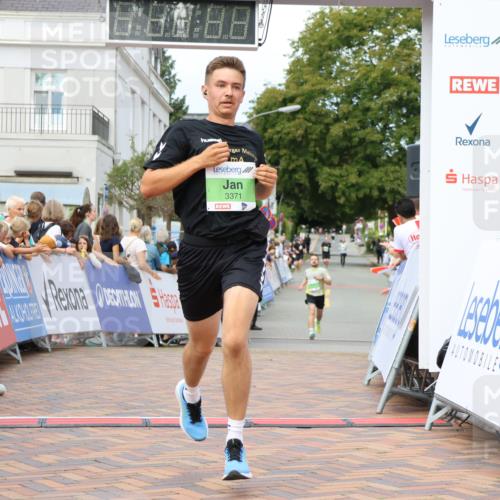 31.08.2025 - 21. Blankeneser Heldenlauf Strokosch-Dieckow http://msf.ph/oto/8671254 31.08.2025 10:53:20 Ziel 3371, 3636, 3272 meine-sportfotos.de