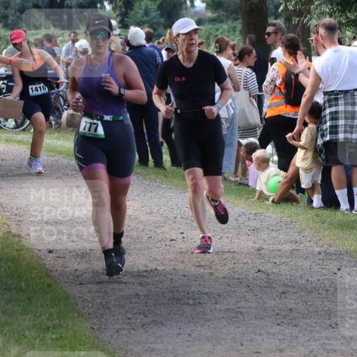 31.08.2025 - Elbe Triathlon Hamburg Luisa Fischer http://msf.ph/oto/8671256 31.08.2025 11:56:13 Laufen 1410, 777 meine-sportfotos.de
