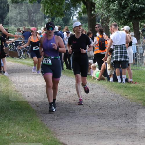 31.08.2025 - Elbe Triathlon Hamburg Luisa Fischer http://msf.ph/oto/8671261 31.08.2025 11:56:13 Laufen 1410, 777 meine-sportfotos.de
