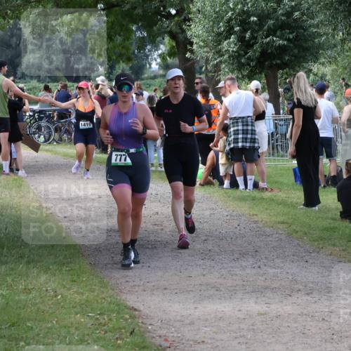 31.08.2025 - Elbe Triathlon Hamburg Luisa Fischer http://msf.ph/oto/8671266 31.08.2025 11:56:14 Laufen 1410, 777 meine-sportfotos.de