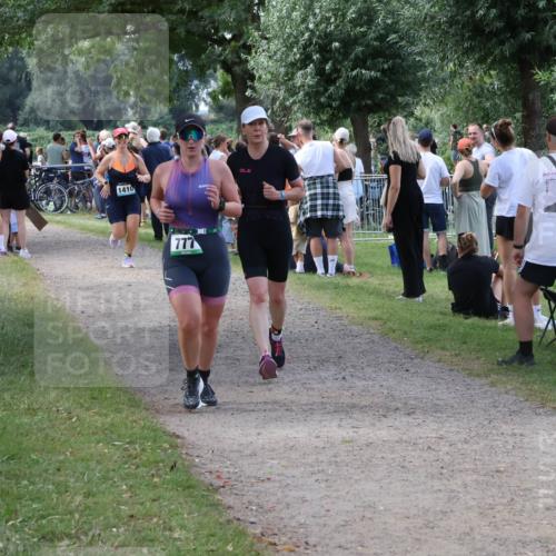 31.08.2025 - Elbe Triathlon Hamburg Luisa Fischer http://msf.ph/oto/8671271 31.08.2025 11:56:15 Laufen 1410, 777 meine-sportfotos.de