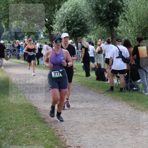 31.08.2025 - Elbe Triathlon Hamburg Luisa Fischer http://msf.ph/oto/8671282 31.08.2025 11:56:16 Laufen 410, 777 meine-sportfotos.de