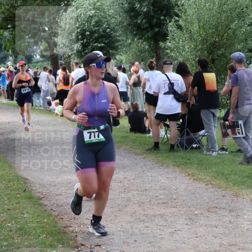 31.08.2025 - Elbe Triathlon Hamburg Luisa Fischer http://msf.ph/oto/8671288 31.08.2025 11:56:17 Laufen 1410, 777, 2 meine-sportfotos.de