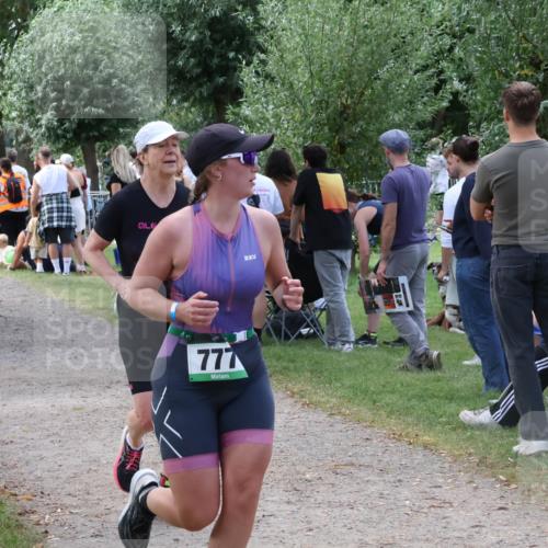 31.08.2025 - Elbe Triathlon Hamburg Luisa Fischer http://msf.ph/oto/8671293 31.08.2025 11:56:17 Laufen 1410, 777, 2 meine-sportfotos.de