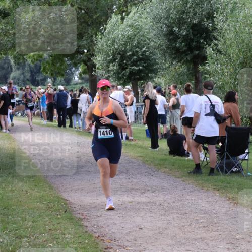 31.08.2025 - Elbe Triathlon Hamburg Luisa Fischer http://msf.ph/oto/8671305 31.08.2025 11:56:20 Laufen 1328, 1481, 1410 meine-sportfotos.de
