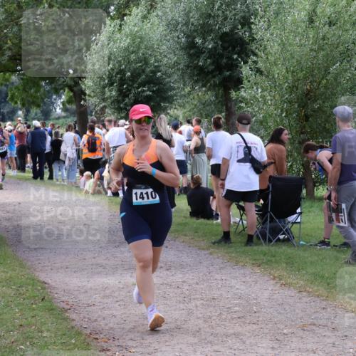 31.08.2025 - Elbe Triathlon Hamburg Luisa Fischer http://msf.ph/oto/8671309 31.08.2025 11:56:20 Laufen 1328, 1481, 1410 meine-sportfotos.de