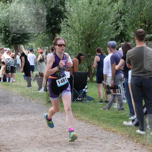 31.08.2025 - Elbe Triathlon Hamburg Luisa Fischer http://msf.ph/oto/8671337 31.08.2025 11:56:26 Laufen 1328, 1481 meine-sportfotos.de