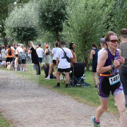 31.08.2025 - Elbe Triathlon Hamburg Luisa Fischer http://msf.ph/oto/8671342 31.08.2025 11:56:27 Laufen 1450, 1328, 1481 meine-sportfotos.de