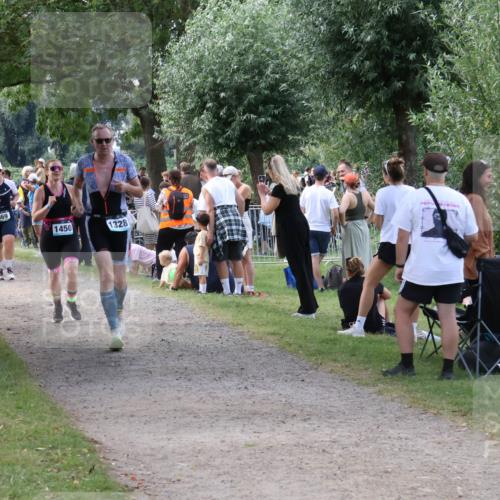 31.08.2025 - Elbe Triathlon Hamburg Luisa Fischer http://msf.ph/oto/8671346 31.08.2025 11:56:28 Laufen 869, 1450, 1328 meine-sportfotos.de