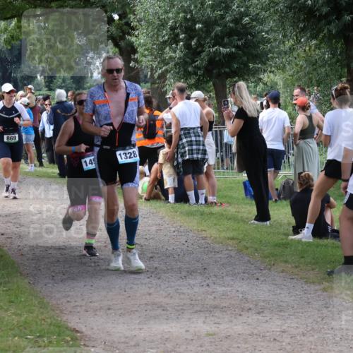 31.08.2025 - Elbe Triathlon Hamburg Luisa Fischer http://msf.ph/oto/8671354 31.08.2025 11:56:29 Laufen 869, 145, 1328 meine-sportfotos.de