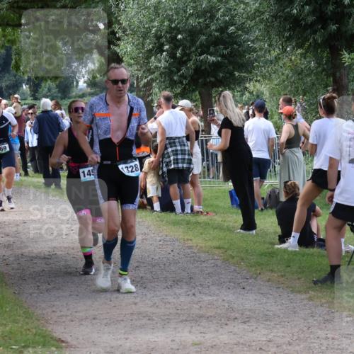 31.08.2025 - Elbe Triathlon Hamburg Luisa Fischer http://msf.ph/oto/8671356 31.08.2025 11:56:29 Laufen 869, 145, 1328 meine-sportfotos.de