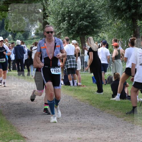 31.08.2025 - Elbe Triathlon Hamburg Luisa Fischer http://msf.ph/oto/8671358 31.08.2025 11:56:29 Laufen 869, 1328 meine-sportfotos.de
