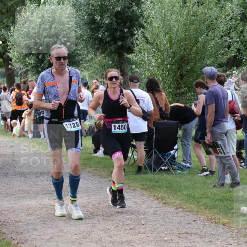 31.08.2025 - Elbe Triathlon Hamburg Luisa Fischer http://msf.ph/oto/8671372 31.08.2025 11:56:31 Laufen 869, 1328, 1450 meine-sportfotos.de