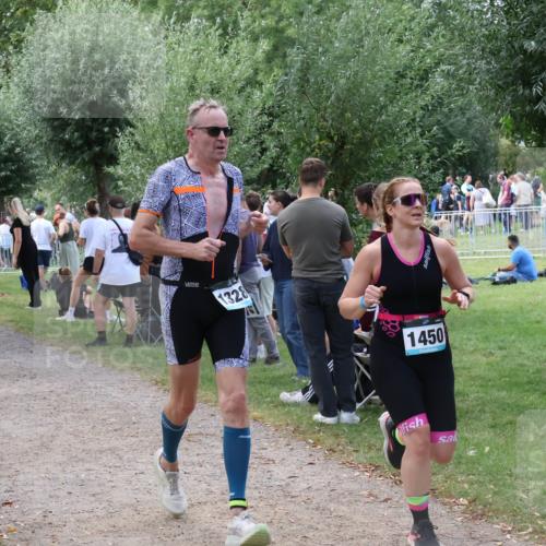 31.08.2025 - Elbe Triathlon Hamburg Luisa Fischer http://msf.ph/oto/8671386 31.08.2025 11:56:33 Laufen 869, 1328, 1450 meine-sportfotos.de