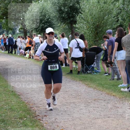 31.08.2025 - Elbe Triathlon Hamburg Luisa Fischer http://msf.ph/oto/8671400 31.08.2025 11:56:36 Laufen 1442, 869 meine-sportfotos.de